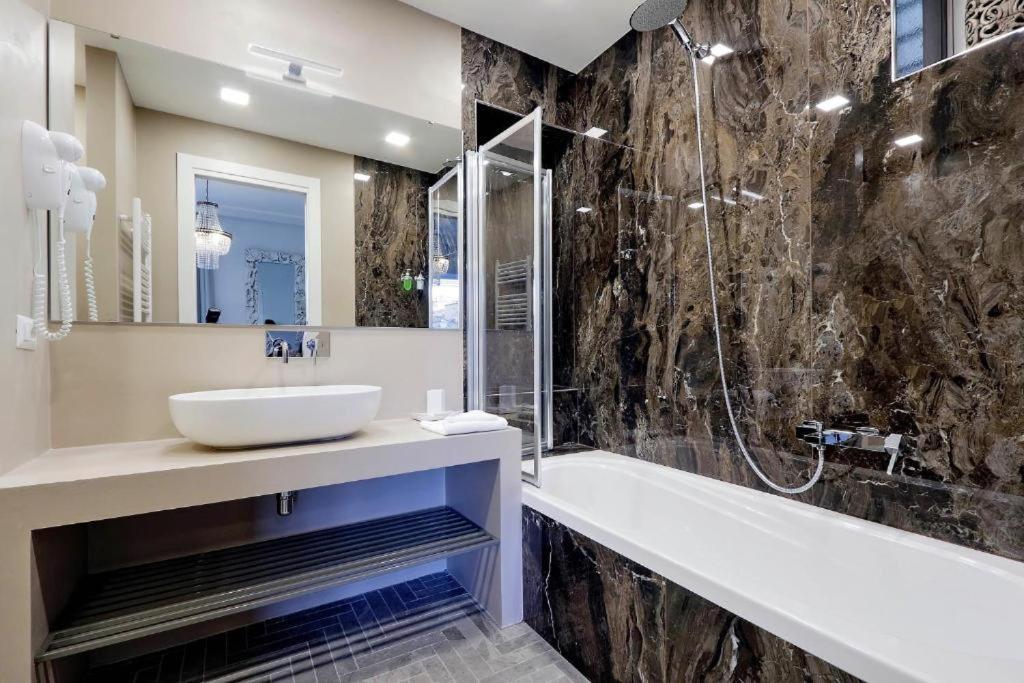 Boutique Suites Della Croce Rzym Zewnętrze zdjęcie